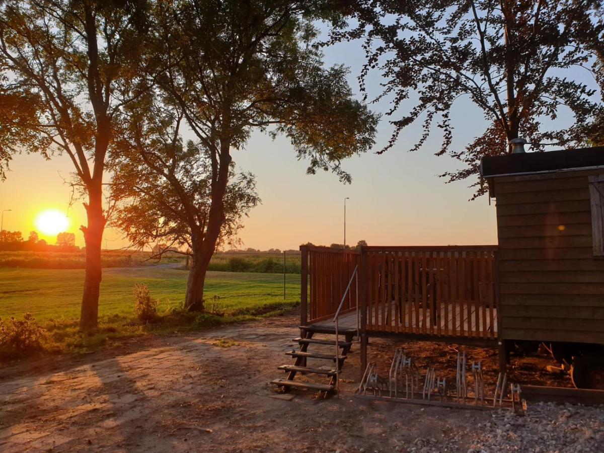 Your Double Birdsnest On Wheels Bed and breakfast